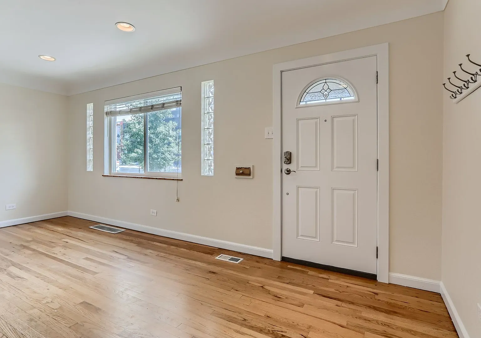 Amazing 4BR, 2BTH in Denver! — Photo 2