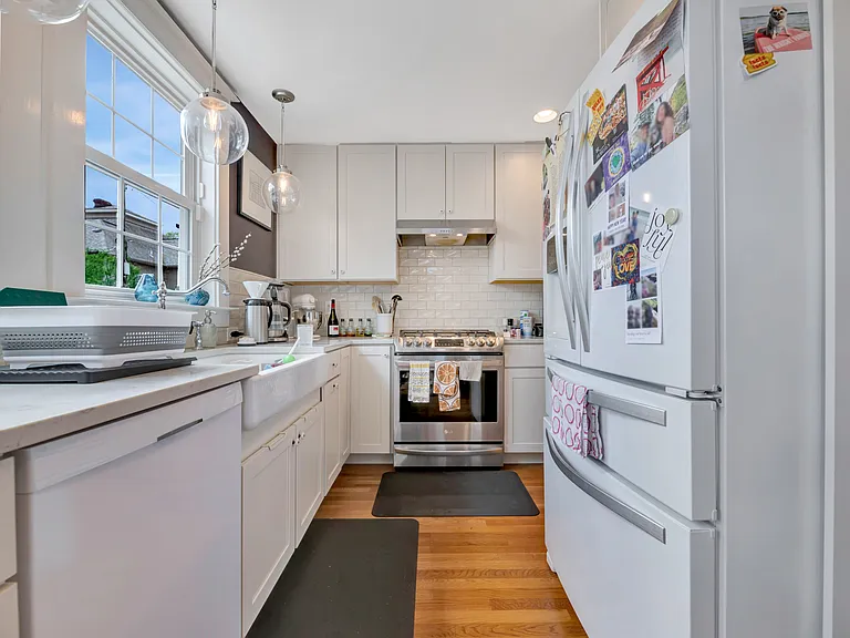 613 Girard St NE — Photo 3