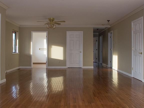 4th image of 1310 Eastlake Blvd