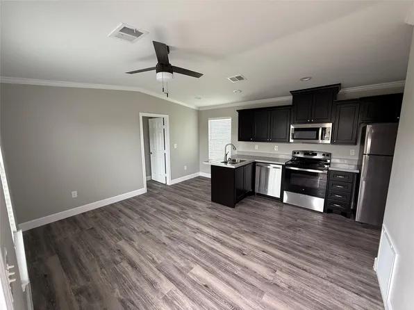 3114 Shady Creek Ln, Oyster Creek, TX 77541