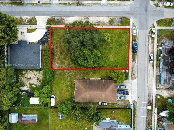 2302 NW 82nd St, Miami, FL 33147
