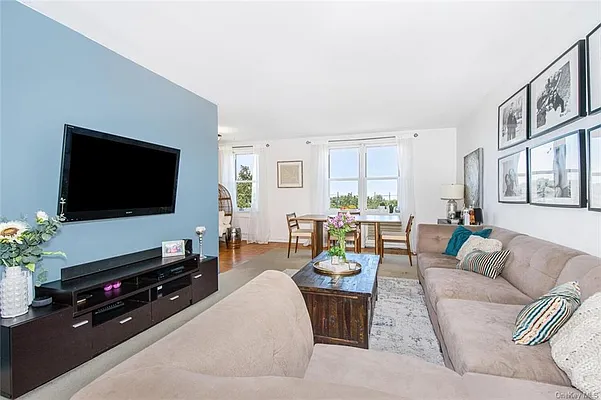Sold by Re/Max In The City | media 2
