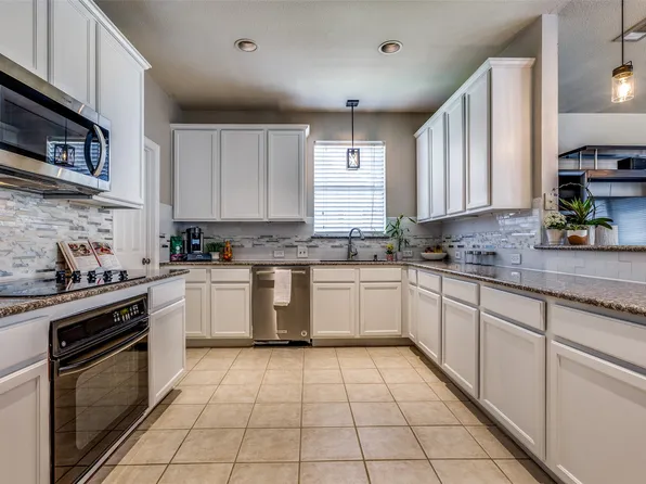 6504 Autumn Trl, The Colony, TX 75056