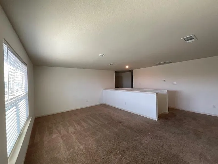 172 Allington Cir — Photo 16