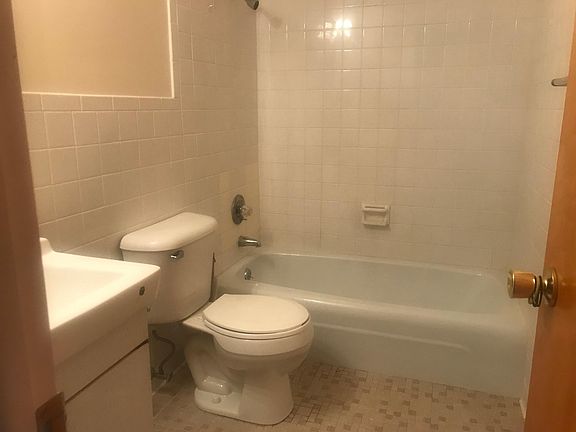 3rd image of 840 Lincoln Ave APT 6
