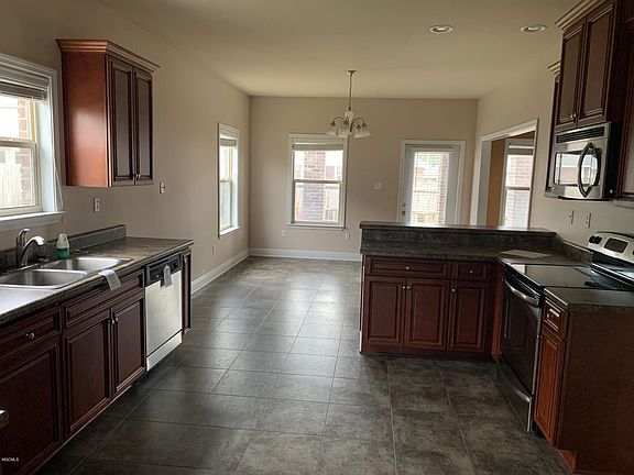 5th image of 15331 Winsor Pl