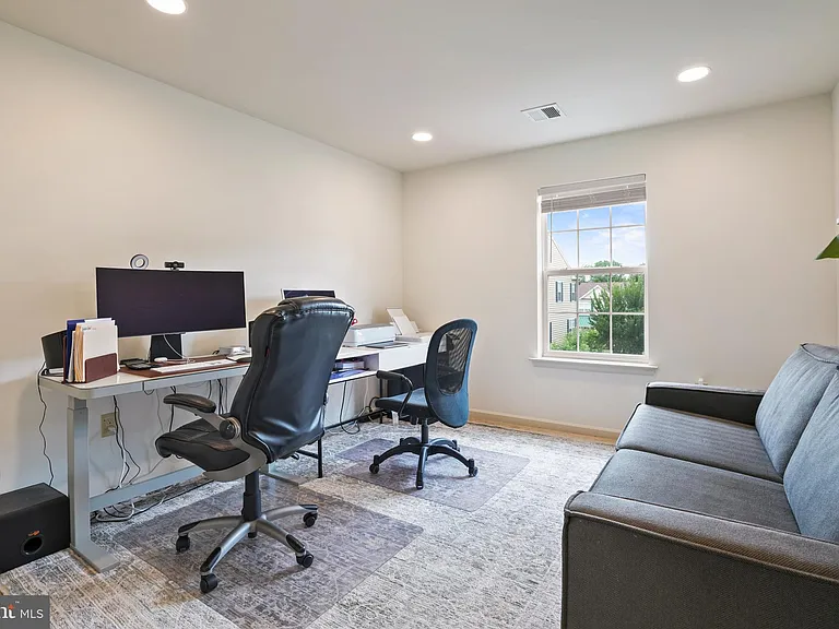 2028 Berkeley Dr — Photo 15