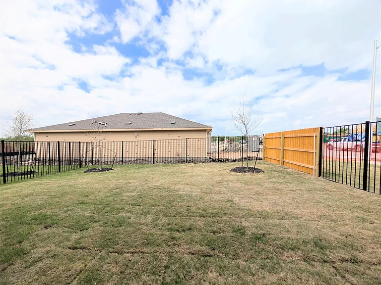 9400 Oxbow Strap Dr — Photo 33
