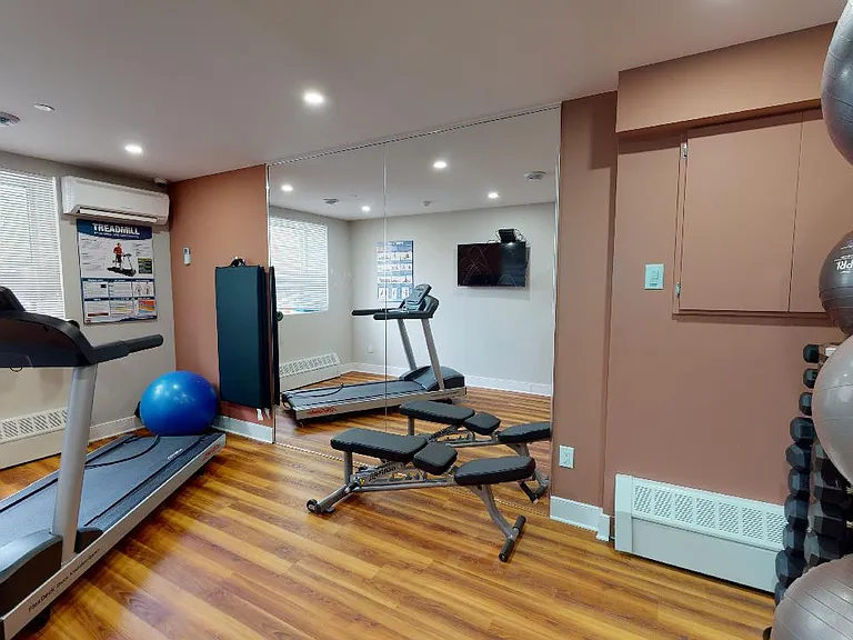 455 Maple Ave — Photo 5