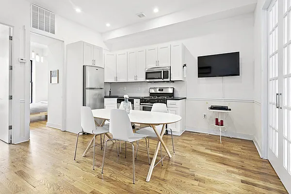 Rented by Compass | media 10