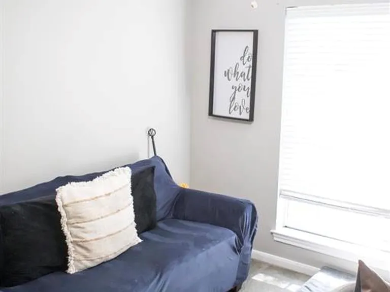 810 Shadberry Dr — Photo 12