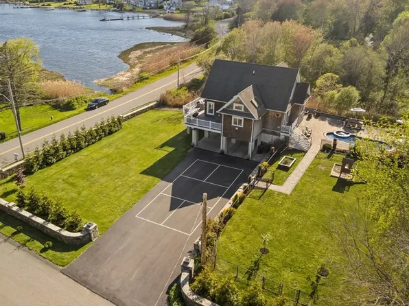 517 Pearse Rd, Swansea, MA 02777
