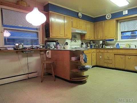 3rd image of 219 Willard Dr