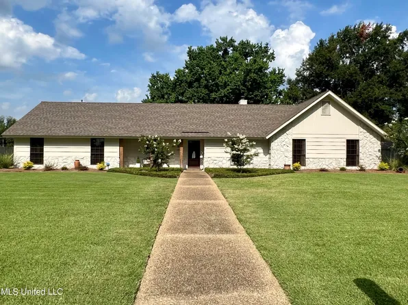 605 Aubrey Cir N, Greenwood, MS 38930