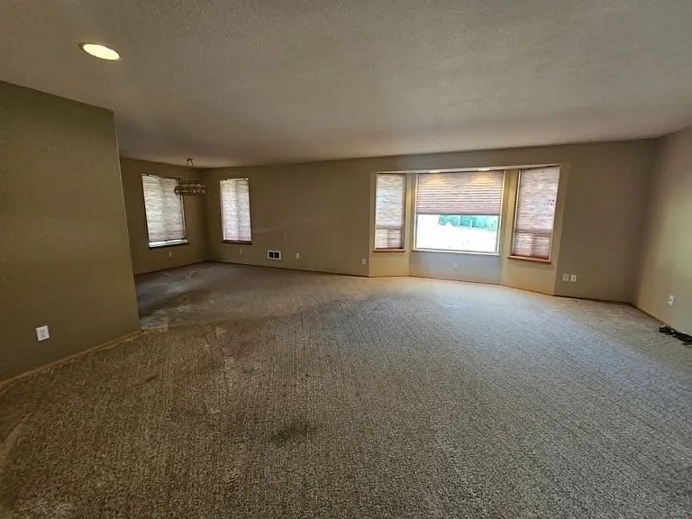 701 E Road Of Tralee — Photo 3