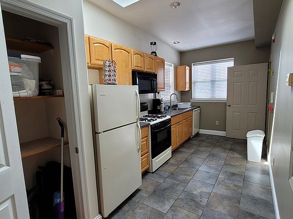 4th image of 2522 S Broad St Floor 3