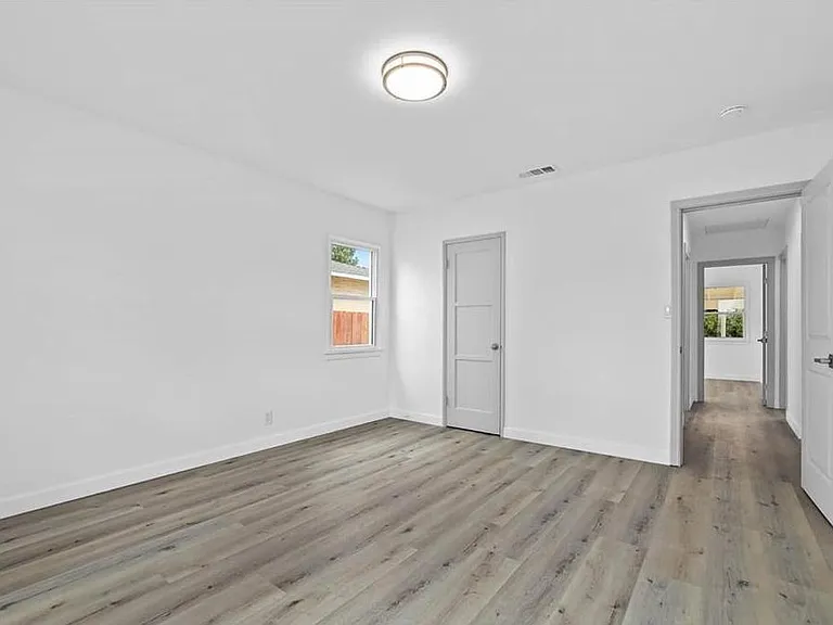 100 Eastern Ave — Photo 17