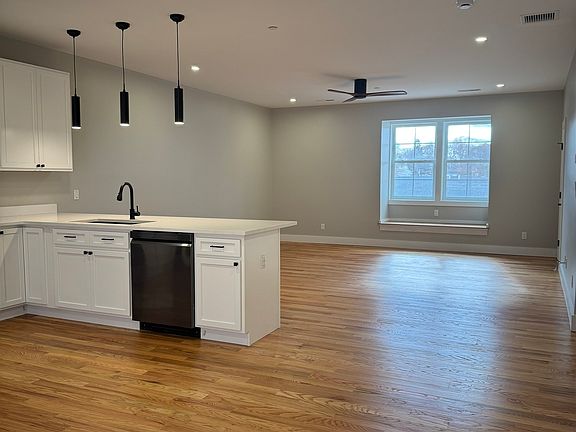 5th image of 243 Echo Lake Road #B10