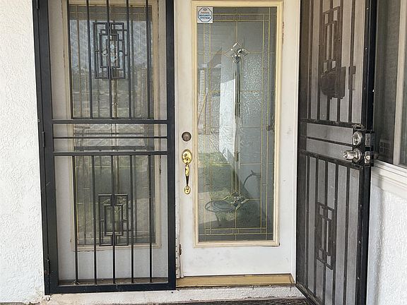 3rd image of 1916 W Pueblo St