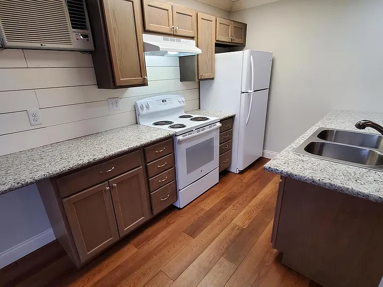 2321 E Milton Ave #B — Photo 6