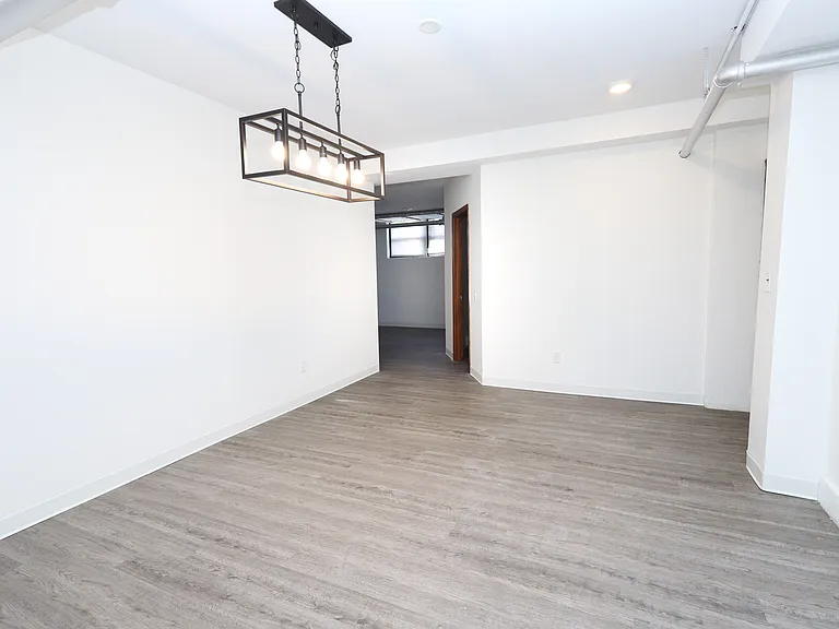 Yale Apartments — Photo 23