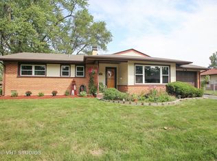 500 Pinewood Dr, Elk Grove Village, IL 60007