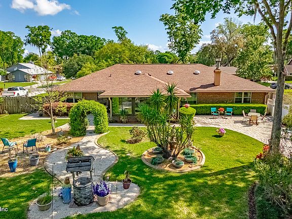 4th image of 752 CAMERON Drive