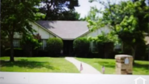 211 N Beltwoods Dr