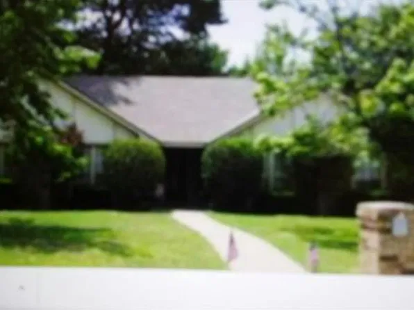 211 N Beltwoods Dr, Desoto, TX 75115