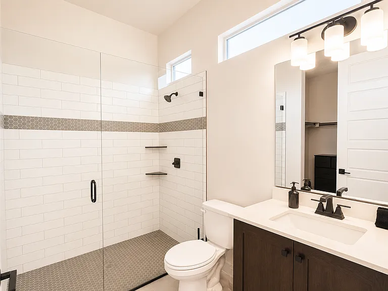 253 S 660 W — Photo 23