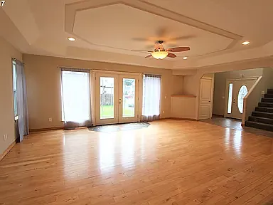 3 bed, 2.5 bath, 2444 sqft, $2,700 — Photo 2
