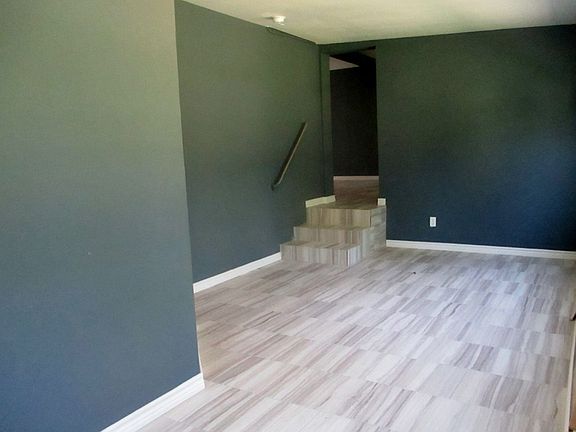 5th image of 310 Jasper Dr