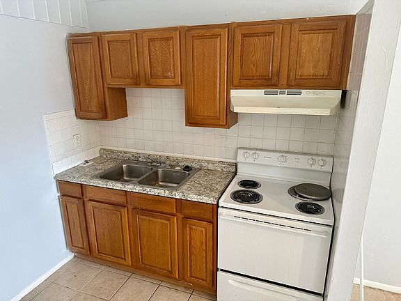 5th image of 918 E 122nd Ave APT A
