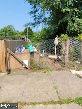 5th image of 2214 N Lawrence St