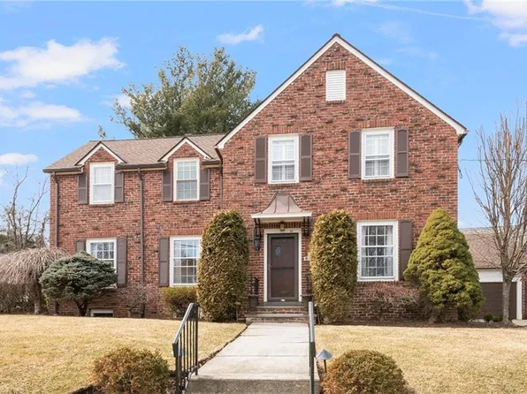 27 Dryden Ave, Pawtucket, RI 02860