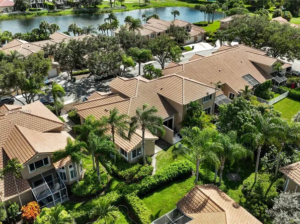 15871 SW 12th St, Pembroke Pines, FL 33027