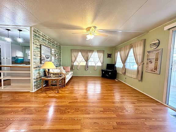 3rd image of 1253 Williamsburg Pl