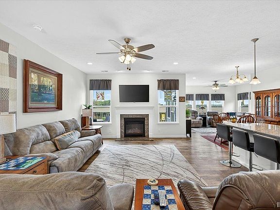 2nd image of 2683 Glastonbury Way