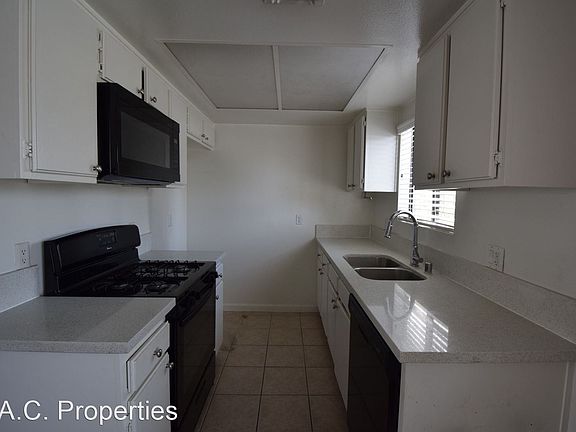 4th image of 12338 Oxnard St #16983902