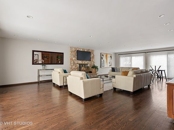 4th image of 584 Warbler Ct