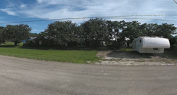 Lots of parking in side yard