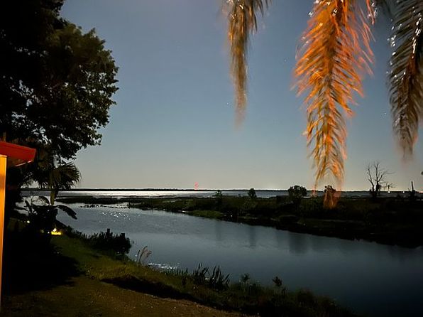 228 Lakeside Garden Cir