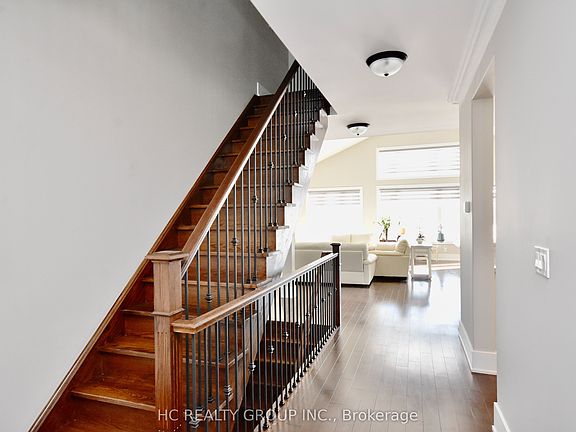 4th image of 295 Sunnybrae Ave