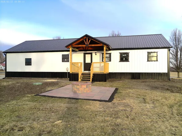 2301 Rodeo Dr, Grant City, MO 64456