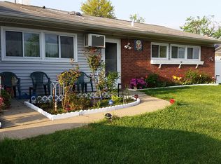 58 Indian Park Rd, Levittown, PA 19057