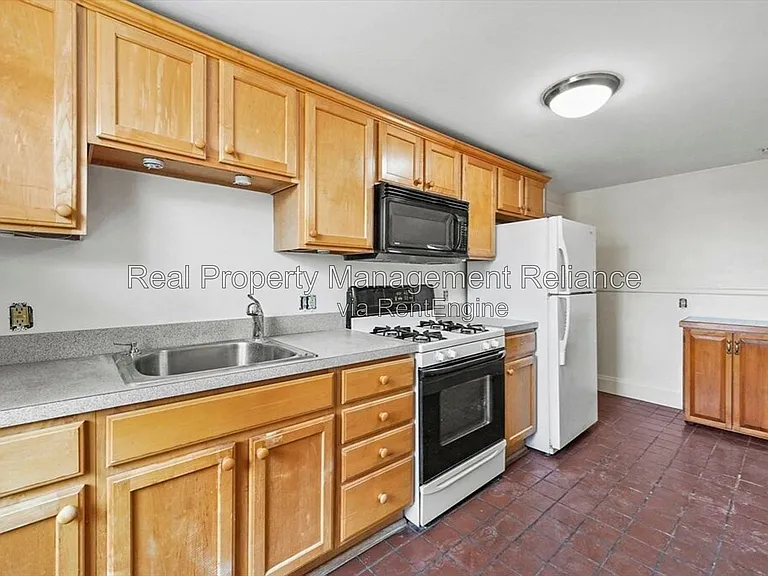 16 Winthrop St #1 — Photo 9