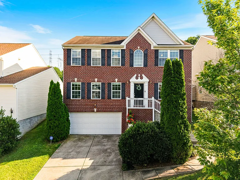 636 Wolfeboro Ln — Photo 1