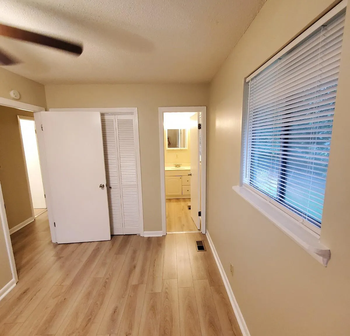 3 bed, 1300 sqft, $1,700 — Photo 3
