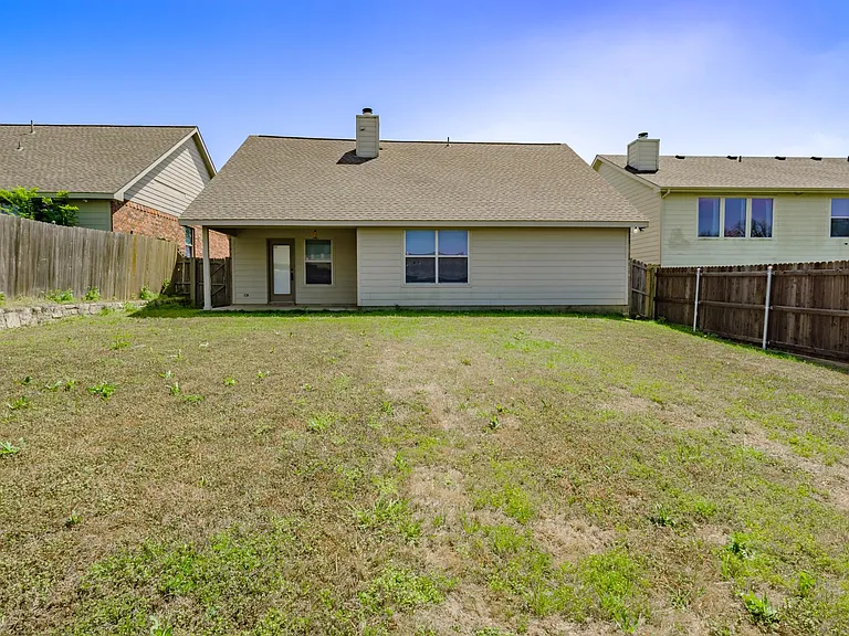 8915 Wild Rose Ln — Photo 33