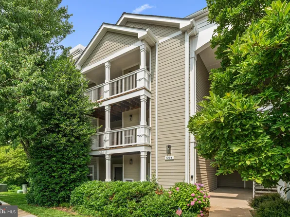 1704 Lake Shore Crest Dr APT 14, Reston, VA 20190